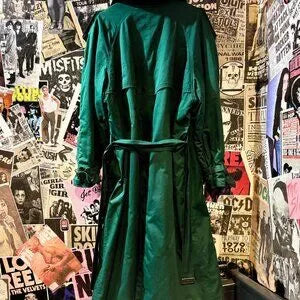 ✨ Rare 1980s Hugo Boss Forest Green Quilted Trench Coat – Swiss Made – Collectors